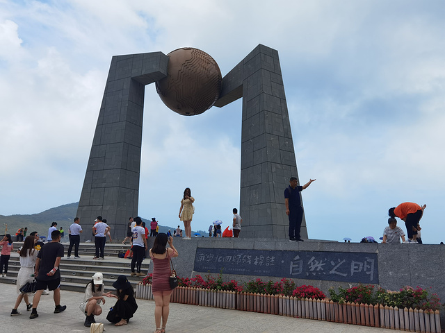 "好多游人打卡_北回归线广场"的评论图片