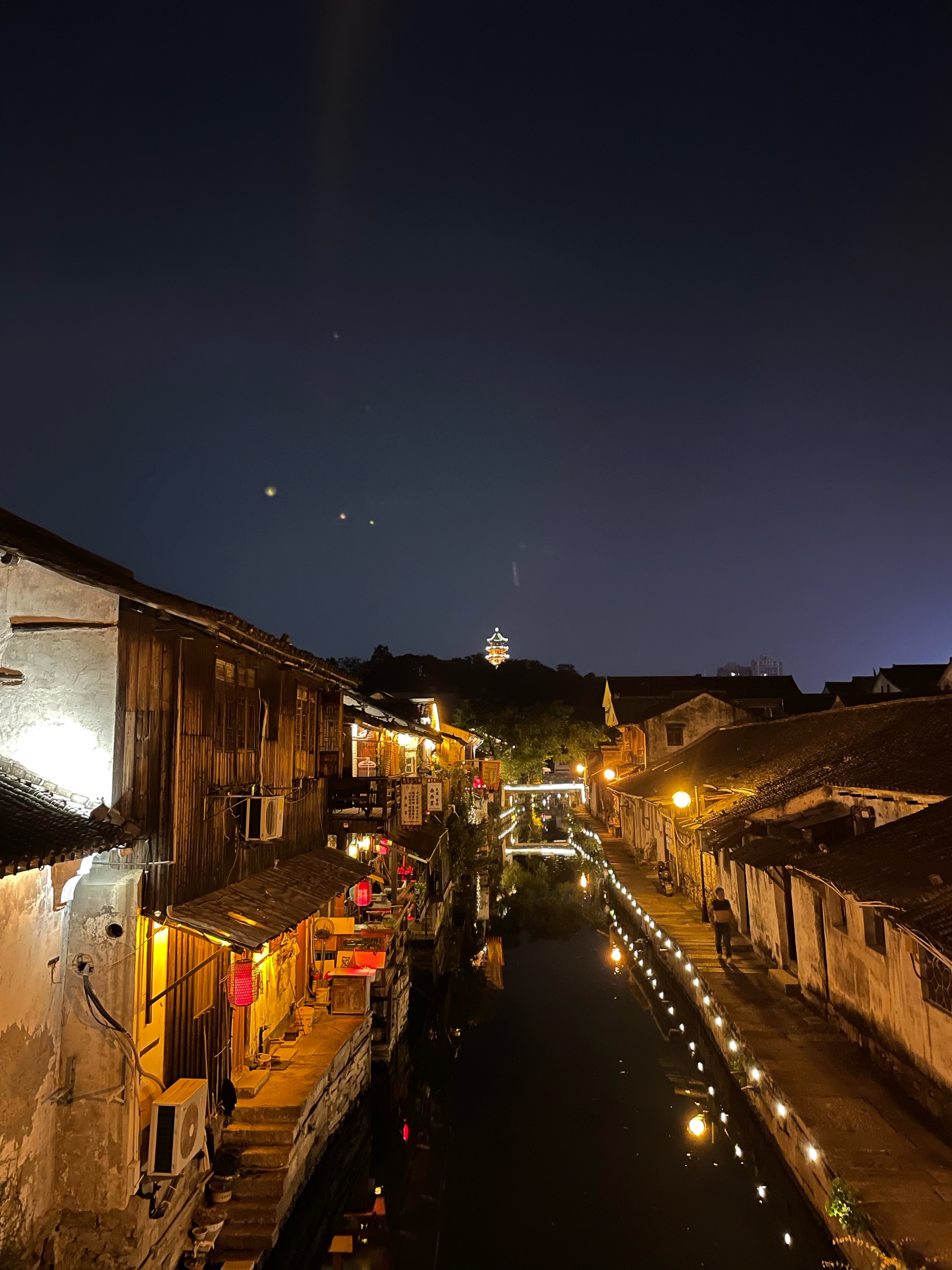 2023书圣故里历史街区游玩攻略,白墙黛瓦,石板街,红灯笼,.