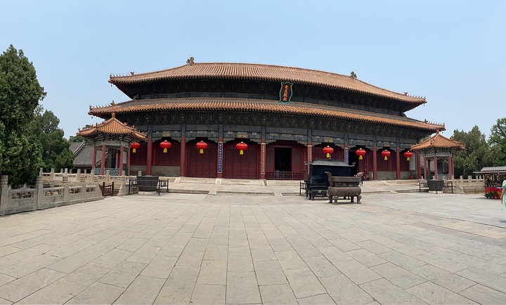 金阙俗称铜亭在泰山岱庙后花园东侧名为金阙实为铜铸外鎏金天贶即天赐