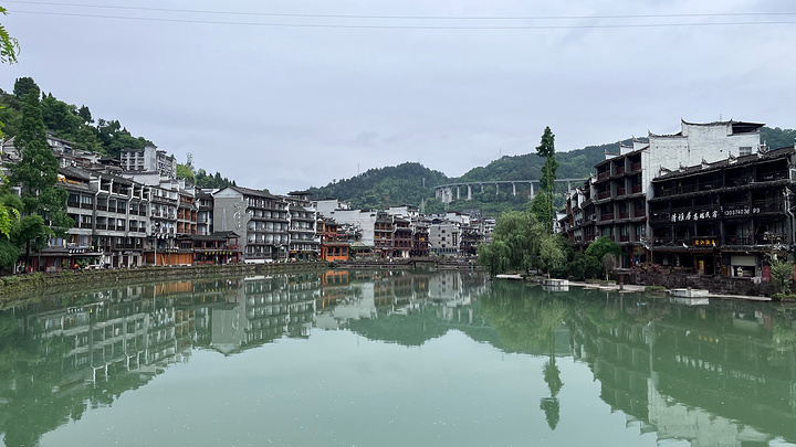 "天气好了风景也好些～还显得有点小清新了～_沱江跳岩"的评论图片