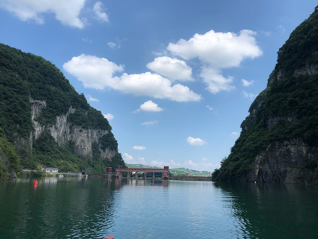 从"仙人洞"出来,驱车来了大江口水库.