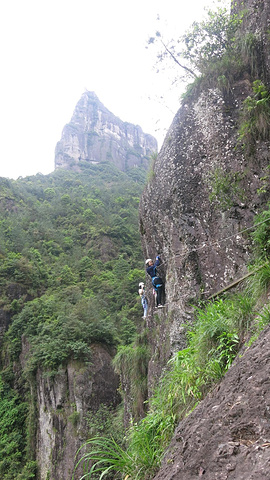 "听教练说二期在建了，不过更险，有点小期待。然后大多数情况下都是平行地往前走，偶尔会往上爬一丢丢_神仙居"的评论图片