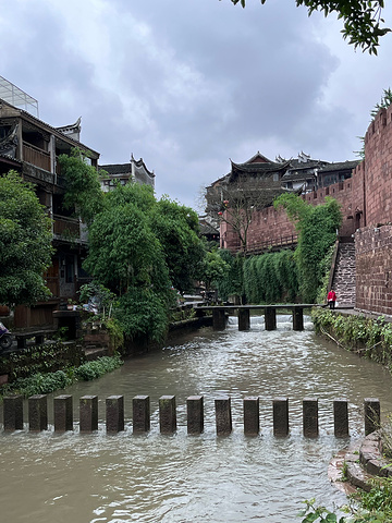 "天气好了风景也好些～还显得有点小清新了～_沱江跳岩"的评论图片