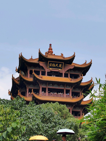 所以我们要完成我们武汉游的目的,打卡黄鹤楼,远眺长江