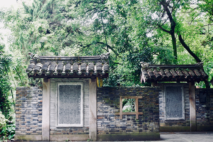 真的爬了上去,也没有什么特别之处的,只是在这里看