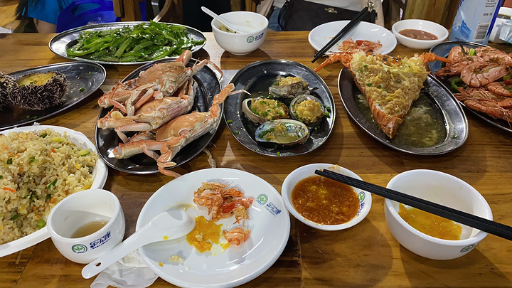 炒饭的量也很大,两个人没吃完_下岗职工海鲜加工"的评论图片