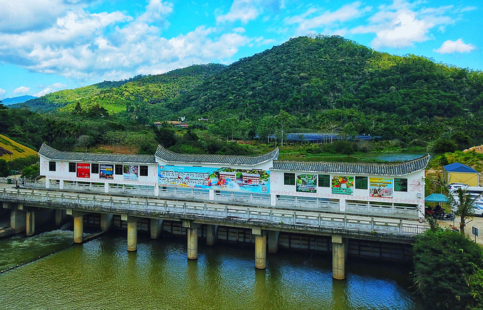 五指山大峡谷漂流图片