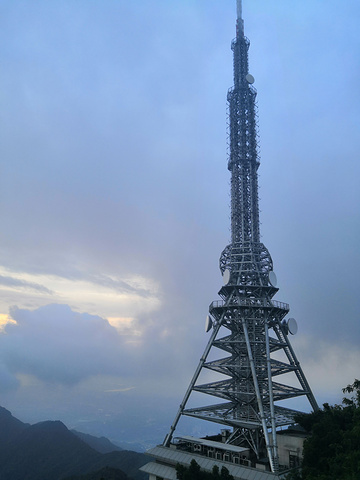 "那就开始徒步下山，看到麻姑仙境，准备去看看。日出🌄没看到，只好顶着大风前往祝融峰。五岳收集中，耶✌_南岳衡山风景名胜区"的评论图片