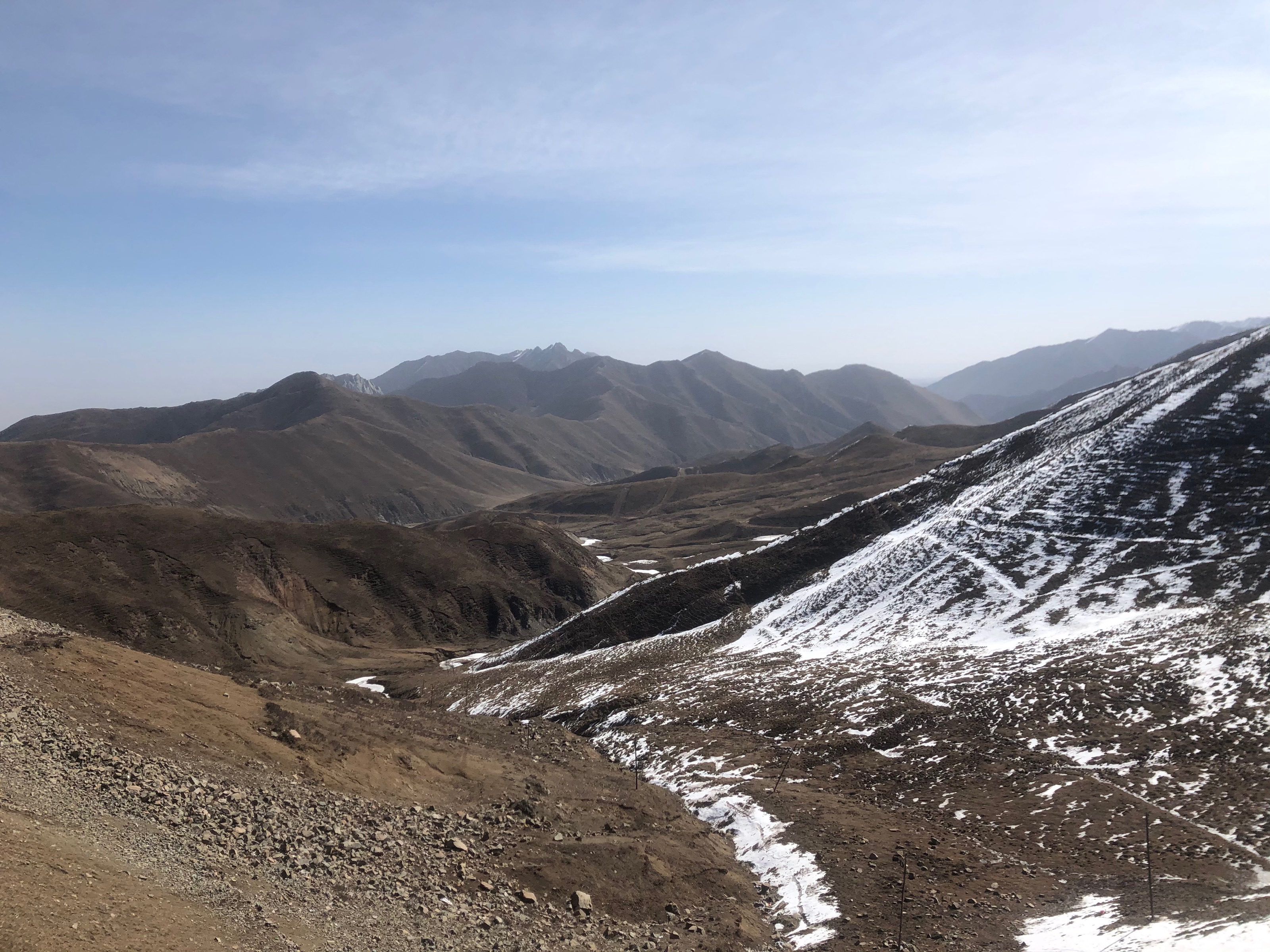 2023拉脊山游玩攻略,拉鸡山的红嘴山草场为贵德县.【去哪儿攻略】