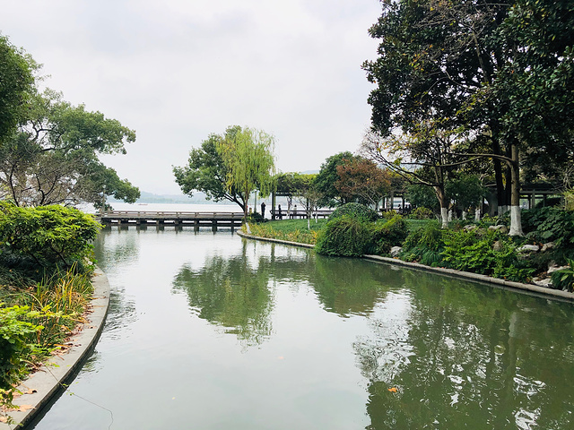 "乘坐地铁游览杭州西湖，品尝杭州美食，骑共享单车感受杭州街景，逛中国丝绸城，悠闲的时光里静静地体味……_断桥残雪"的评论图片