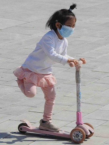 "北京街拍|独特的“口罩健身”城市风景线_钟楼"的评论图片