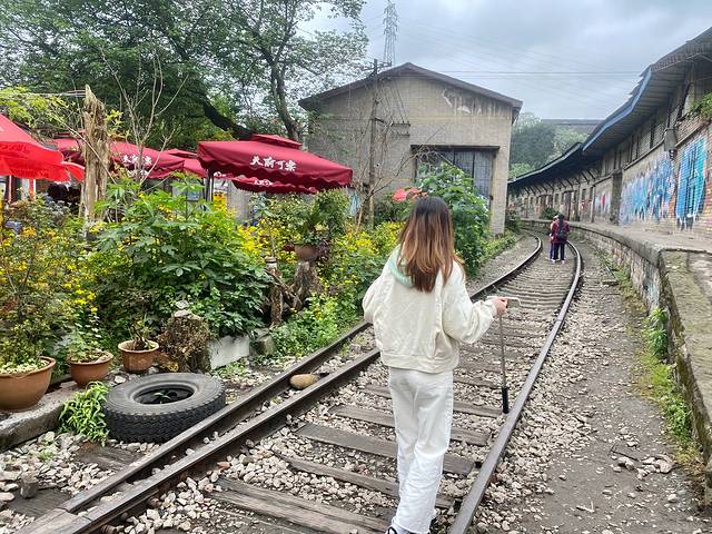 军哥书屋(防空洞店)