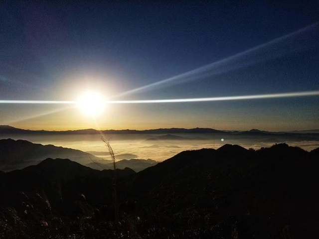 "...女，早上从资兴市区出发，车程一个半小时，到了海拨1420米的回龙山，看到了日出还好漂亮的云海哦_宁乡"的评论图片