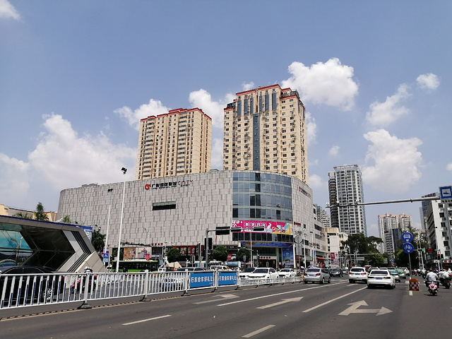 今天看到南宁一条古城路上本来就有旧梦之岛和新梦之岛现在又又一个梦