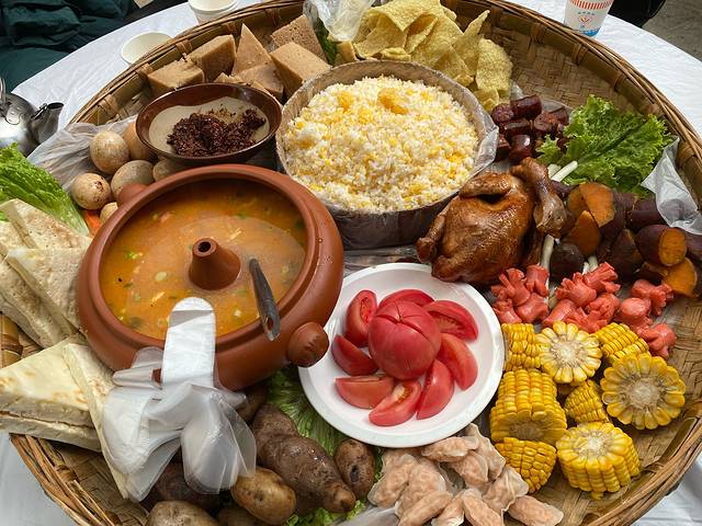 泸沽湖草海喇嘛寺