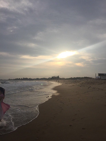 "台风后的西沙湾不晒噢～大海就像一个大玩具，一浪一浪冲脚不腻_西沙湾"的评论图片