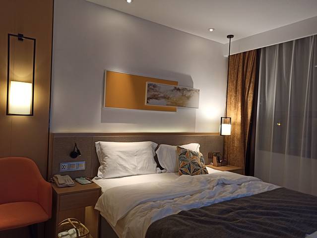 谁主沉浮雕像群