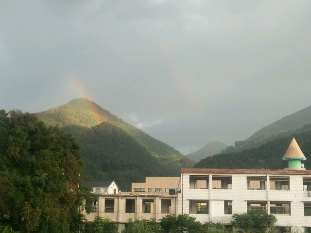 " 景区售票处下午4:30就下班了，可以免费进入景区，画乡景区主要是一条古街，然后可以欣赏河边风光_古堰画乡景区"的评论图片