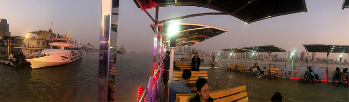 "买的50的观光游船，还能走vip通道，不错！游船夜景_武昌江滩"的评论图片
