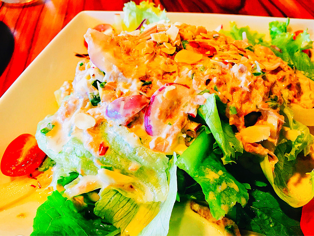 "清迈必吃的有机餐厅吃吃健康食品，摘个菜_Ohkajhu Farm"的评论图片