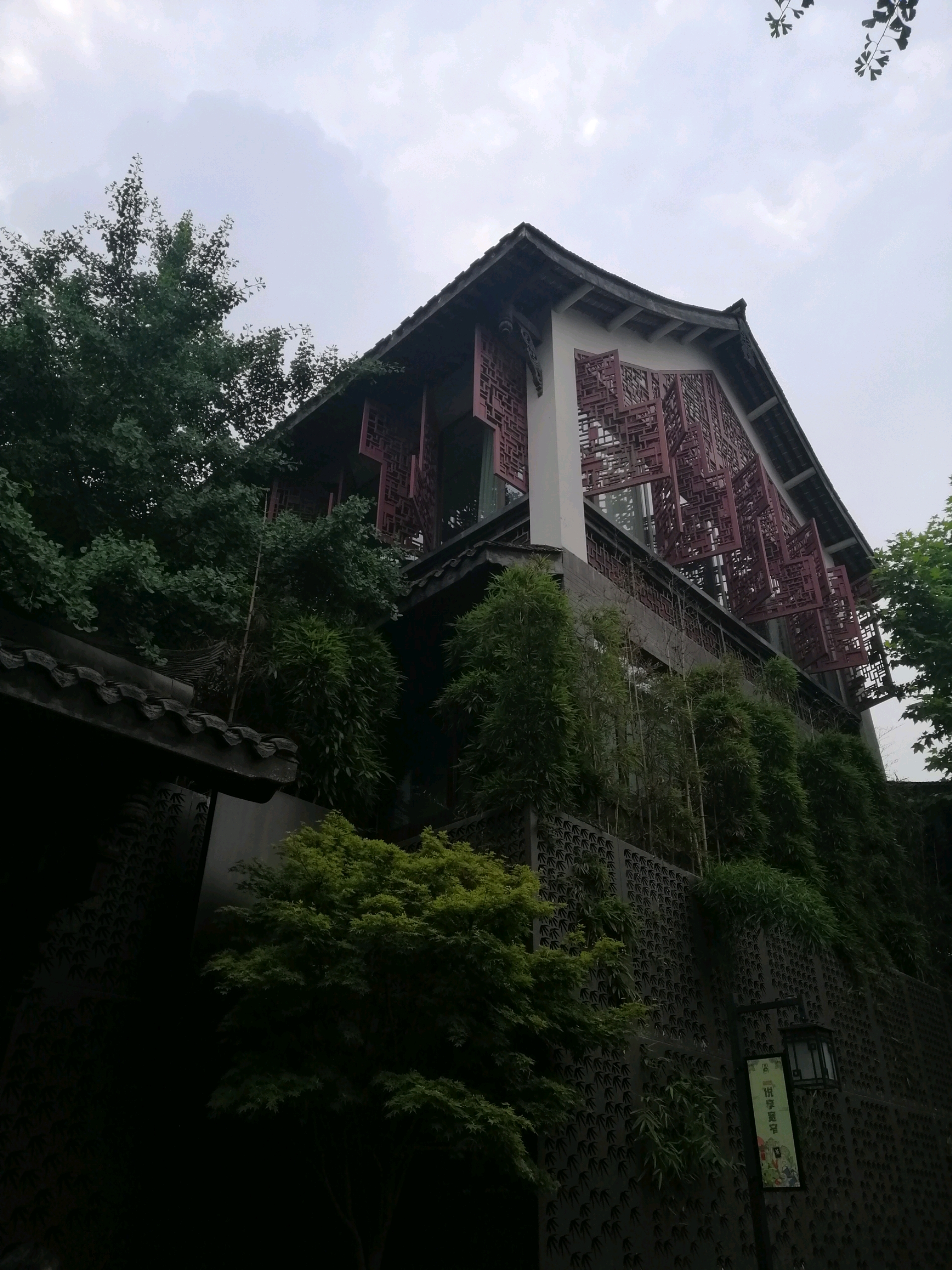 来到抖音网红圣地,宽窄巷子(^o^),整体感觉比较有意思,有吃的,玩的