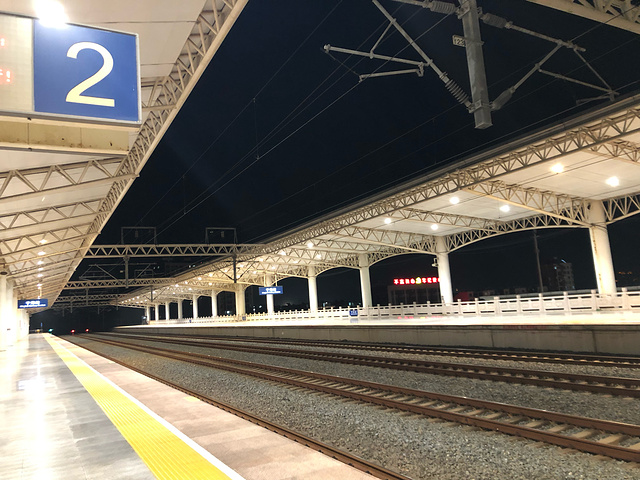 "6点的宁海站曾经车马很慢、书信很远天已经彻底黑了现在距离很短结束一天的古镇游_宁海站"的评论图片