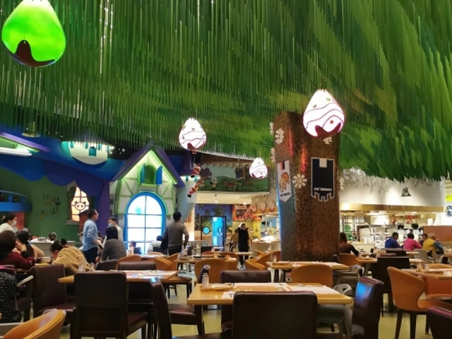 "舞台还会有一场大人也爱的魔术表演食物反正该有的都有，真的推荐来这里_广州长隆熊猫酒店·自助餐厅"的评论图片