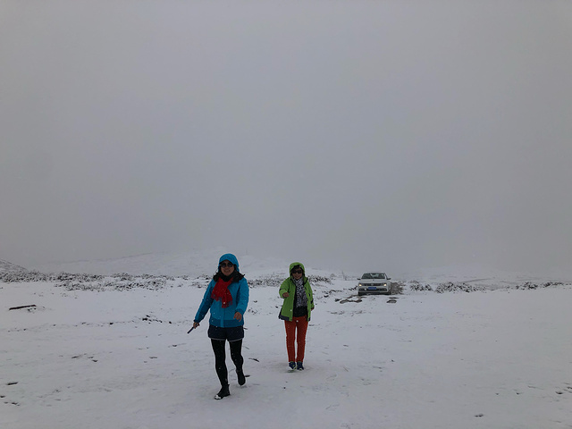 "五月天非常幸运遇到大雪纷飞，忘我欢乐，童心未泯。用完早餐，我们参观了郎木寺。路途中_郎木寺镇"的评论图片