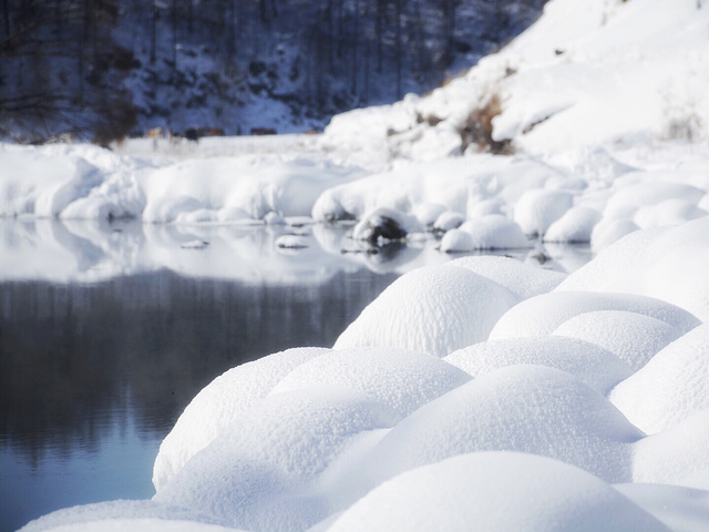 "阿尔山不冻河 也曾与你饮过冰 零度天气看雪景_不冻河"的评论图片