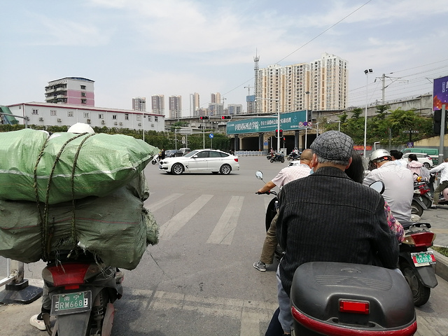 "南宁的发展真是日新月异，今天起，我将连续发多组街景照片来说明_南宁大桥"的评论图片