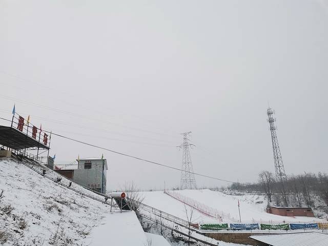 岭回滑草滑雪场