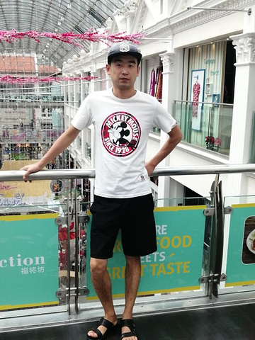 "发现新加坡的饮食行业非常繁荣，到哪去都有吃饭的地方，可能是因为华人较多的缘故，其实新加坡人在家..._武吉士街"的评论图片