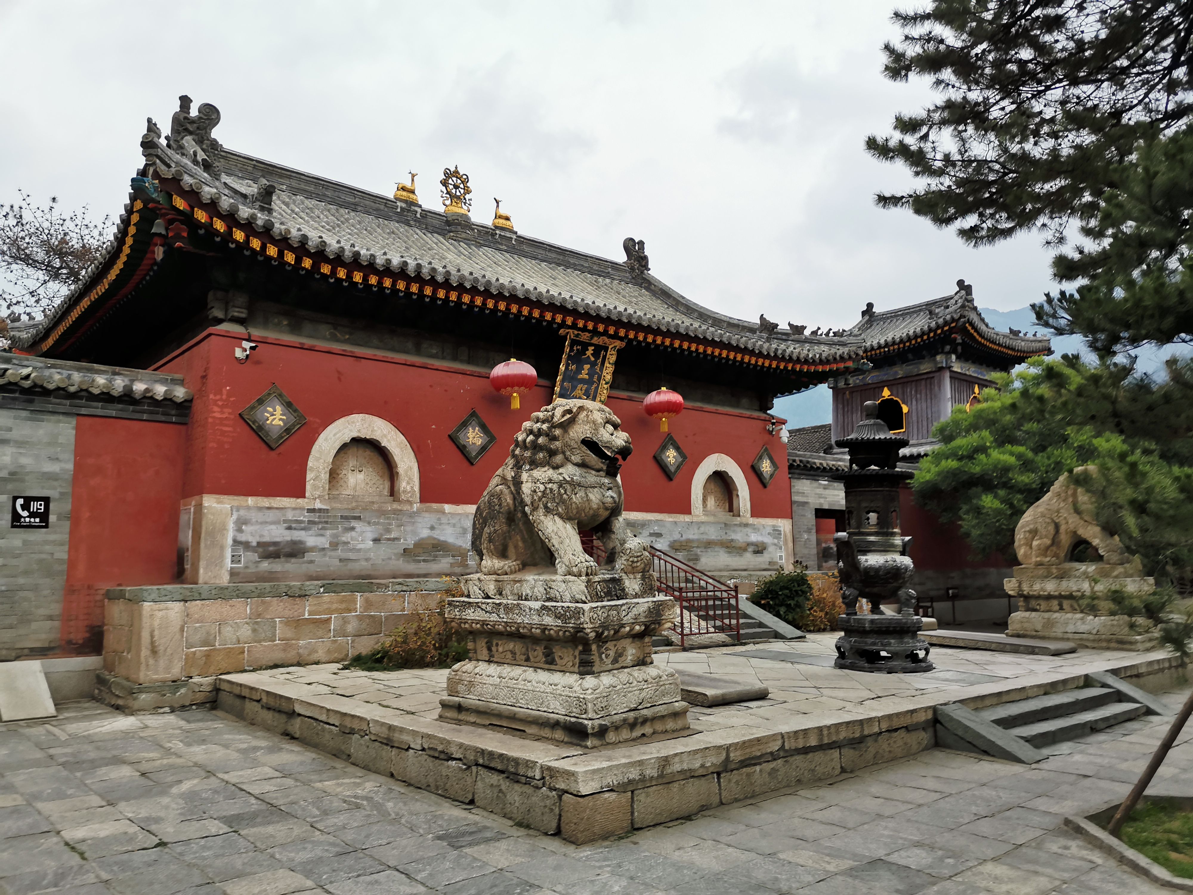 第一次过斋在罗睺寺里正逛着逛着就见开饭了我们