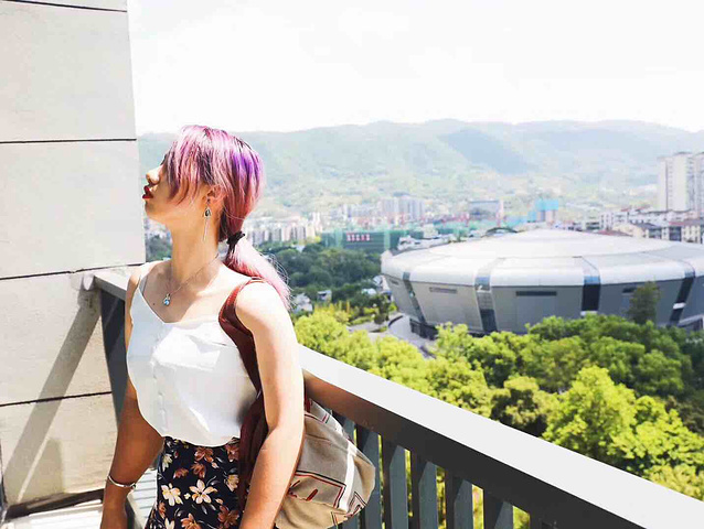 西南大学是一个花园式学府,学校面积很大,在全