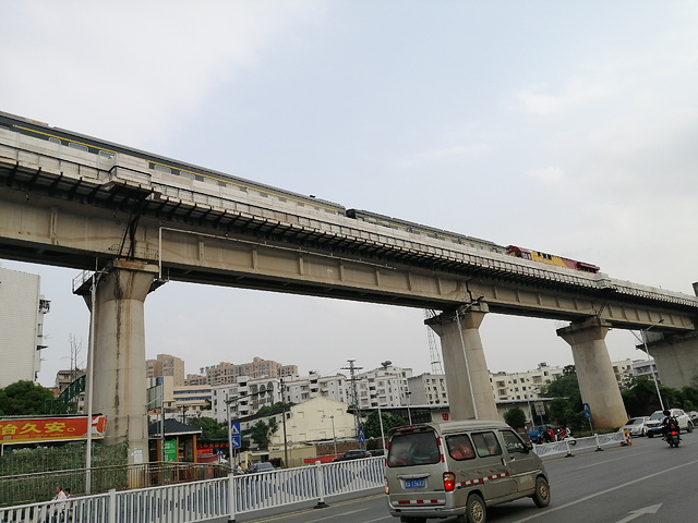 "南宁的发展真是日新月异，今天起，我将连续发多组街景照片来说明_南宁大桥"的评论图片