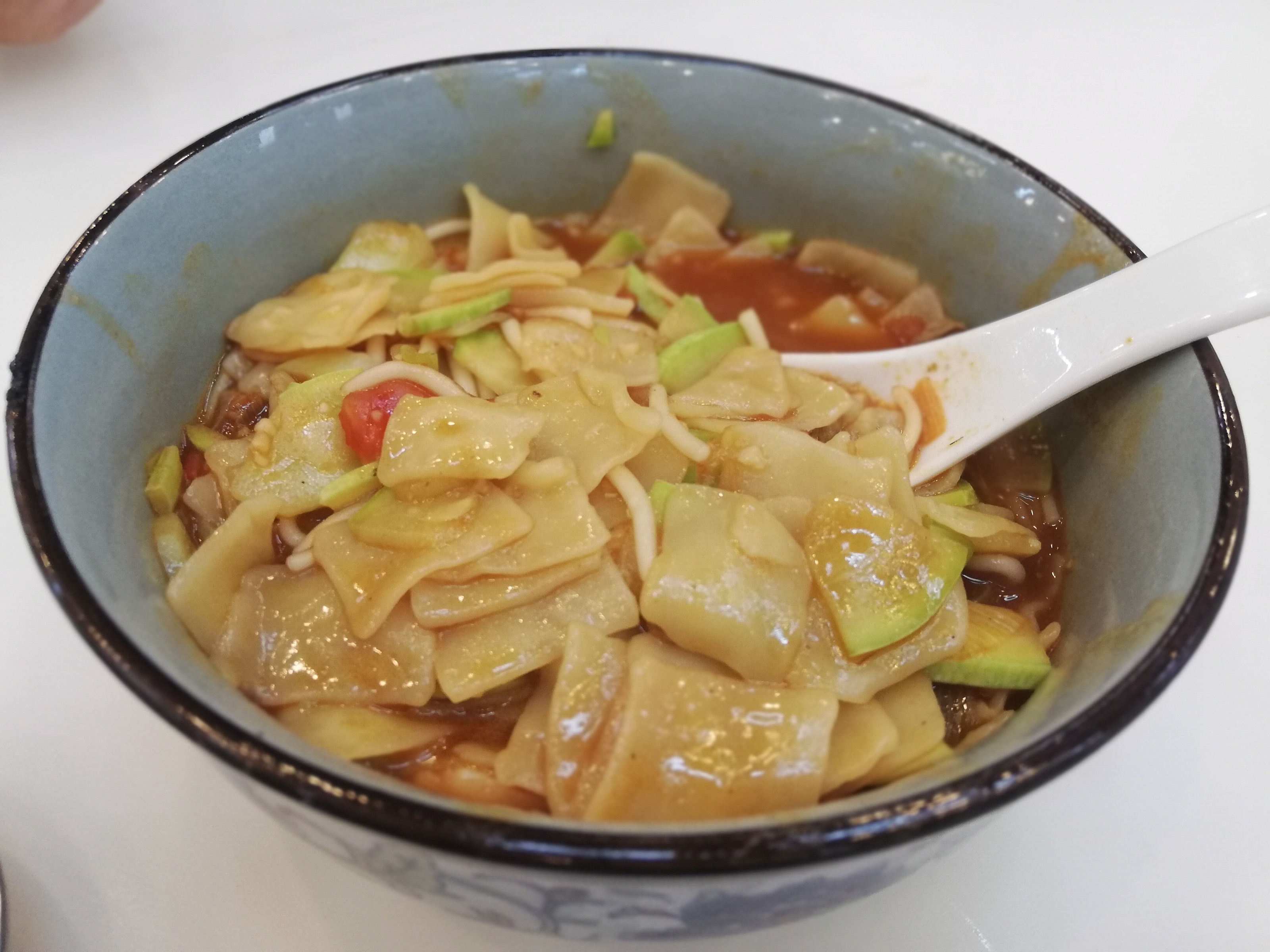 最后两件行李在西宁机场再次遇上.这是小的手工面片,味道不错.