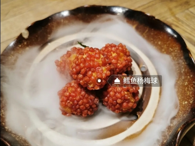 "特色湖蟹煲蟹的品质依然不错，里面蟹膏很多，一共两只，品质不错。但是味道也确实不错_新周記(鼓楼店)"的评论图片