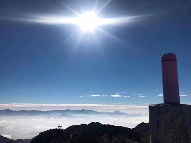 "...女，早上从资兴市区出发，车程一个半小时，到了海拨1420米的回龙山，看到了日出还好漂亮的云海哦_宁乡"的评论图片