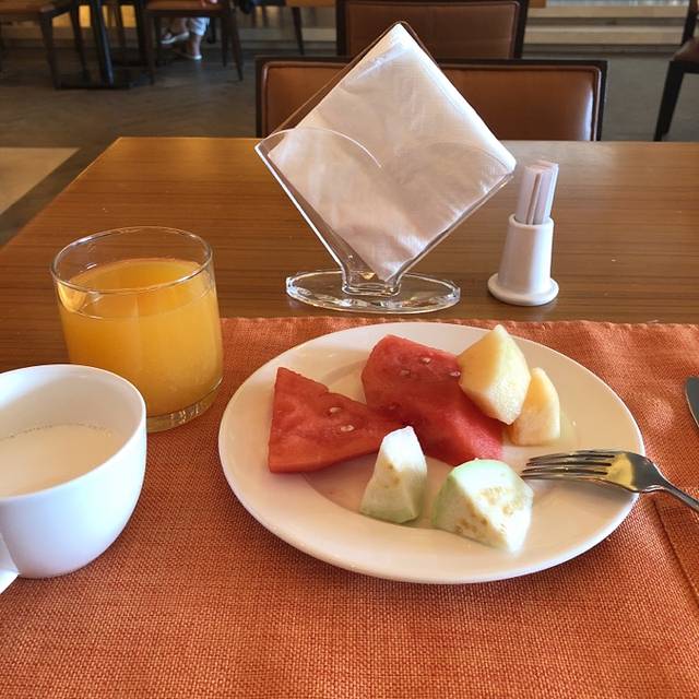 三亚亚龙湾希尔顿酒店·自助餐厅·海鲜·烧烤·沙滩BBQ·现场乐队