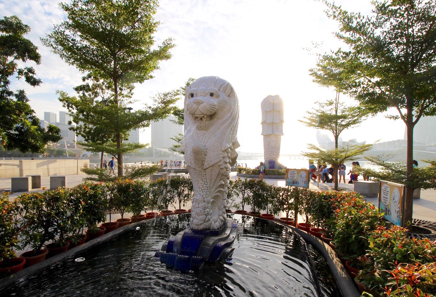 鱼尾狮公园是新加坡的地标打卡地了公园的人相对较多过来走走拍几张照