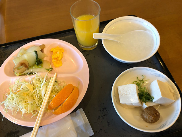 "美中不足的是没有开水！美中不足的是没有开水！酒店早餐，我还能吃习惯！酒店早餐，我还能吃习惯_Osaka Sea-Fishing Pond Sazan"的评论图片