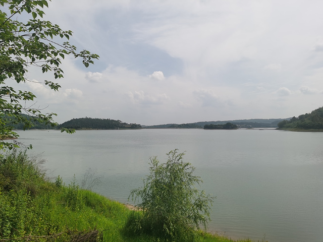 "古宇湖是70年代修建的人工中型湖泊，湖面面积5.4平方公里，东西最长7.5公里，南北最宽2公里..._古宇湖"的评论图片