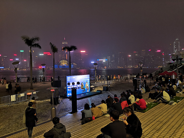"星光大道是香港尖沙咀海岸的一段海滨长廊。🔸建议晚上来，看对面中环夜景，吹着海【游玩攻略】_星光大道"的评论图片