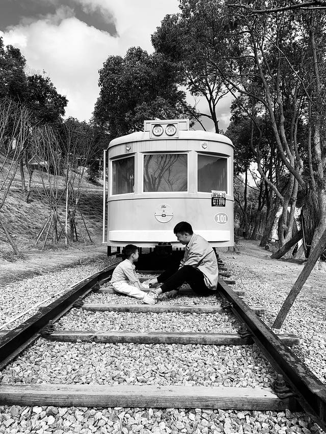 后岭花开嬉栖谷