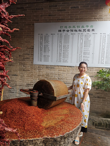 "第二天一早就在袁家村美食一条街找好吃的。袁家村的特色小吃让你流口水。袁家村建筑颇具关中民居特色_袁家村"的评论图片