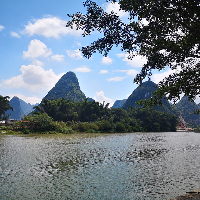 荔江灣景區,藍天白雲,青山綠水,人少景美.