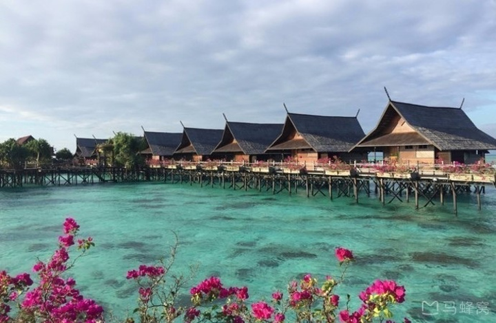 "号称小马尔代夫的卡帕莱岛真的名不虚传，岛上的卡帕莱度假村是 东南亚 最有名的水屋之一_卡帕莱度假村"的评论图片