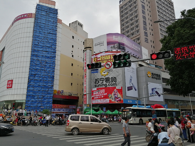 那天去喝早茶,就拍了几张,发现建了很多高楼_南宁百货大楼(朝阳路店&