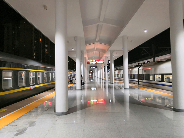 厦门火车站晚上图片