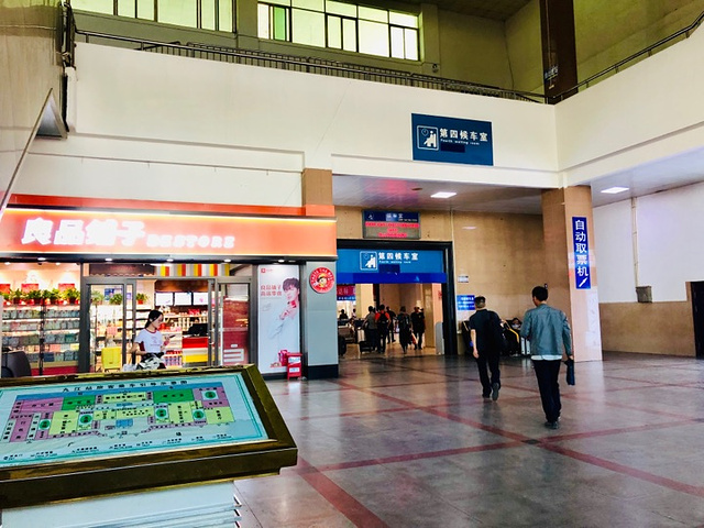 九江站候车室图片
